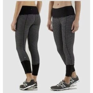 Lululemon Size 6 Runday Crop Luxtreme Leggings Parallel Stripe Black White /(12)